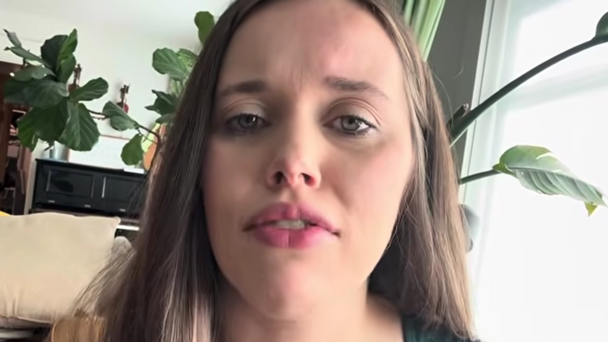 Jessa Duggar filming a vlog