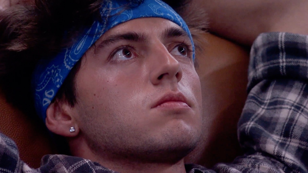 Drew Sitting BB28