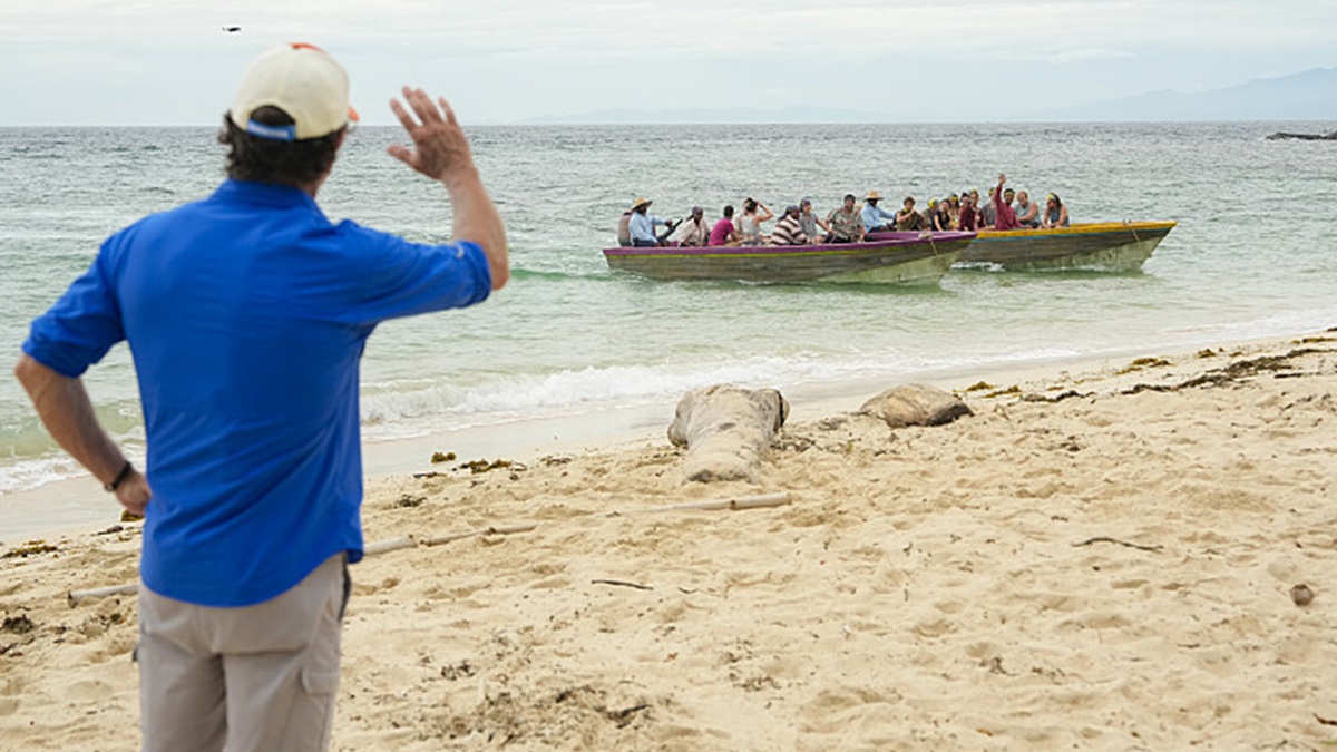 Jeff Probst Waves Survivor 51